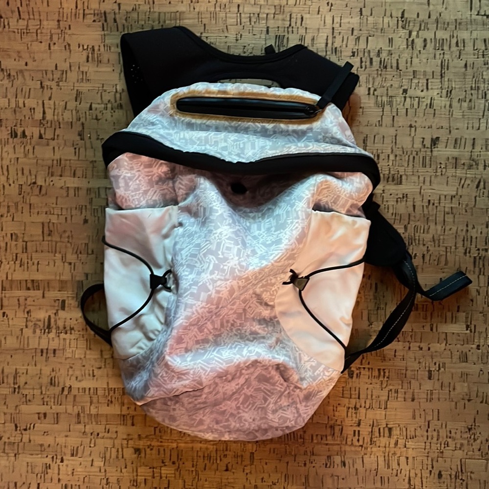 {Lululemon} Run Fast Backpack